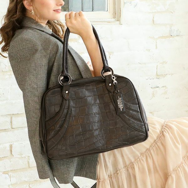 編集部がおすすめする40代女性に人気のバッグブランドは、クーガのミアクロコ