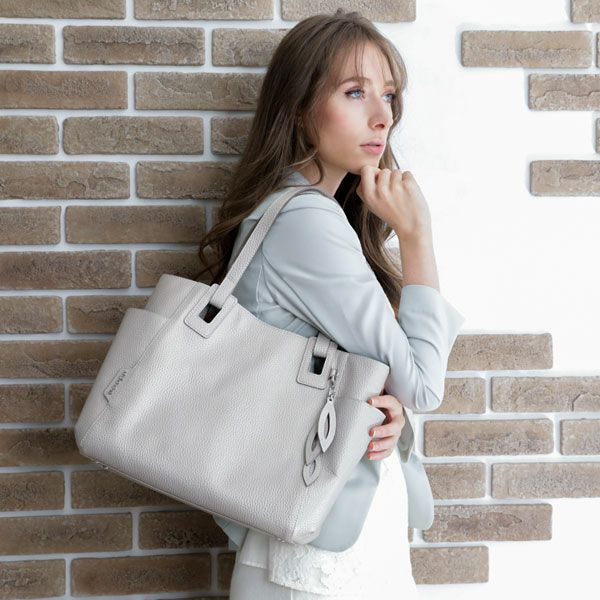 30代女性におすすめの熟練の職人技が光る日本のブランドのバッグはクーガのエール ハーブです