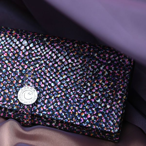 40代女性におすすめなセンスのいいレディース財布は、クーガのフラットジュエルバタフライ
